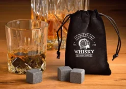 Whisky Geschenkset Nicht Nur Für Whisky Liebhaber:innen, 8 Granit Whisky Steine, 2 Whiskygläser, Eiswürfelzange Und Samtbeutel In Toller Holz Geschenkbox. Neidfaktor Inclusive -Weinglas Serien Geschäft 6df386650d3cd3bd800f12f8c0609fa4