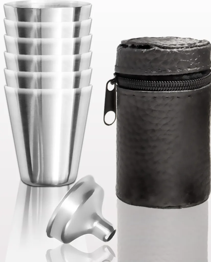 Outdoor Saxx® - 8-Teiliges Edelstahl-Becher Set, 6 Unzerbrechliche Schnaps-Becher, Schnaps-Gläser Aus Metall, Metall-Becher Mit Einfüll-Trichter Und Leder-Tasche, Ideales Flachmann-Zubehör 2 Outdoor Saxx® - 8-Teiliges Edelstahl-Becher Set, 6 Unzerbrechliche Schnaps-Becher, Schnaps-Gläser Aus Metall, Metall-Becher Mit Einfüll-Trichter Und Leder-Tasche, Ideales Flachmann-Zubehör – Bild 2